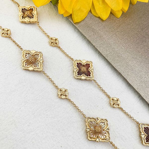 italian wire drawing craft palace style three flower rhombic four-leaf clover bracelet recommended accessories, Golden;silver 
italian wire drawing craft palace style three flower rhombic four-leaf clover bracelet recommended accessories, Golden;silver