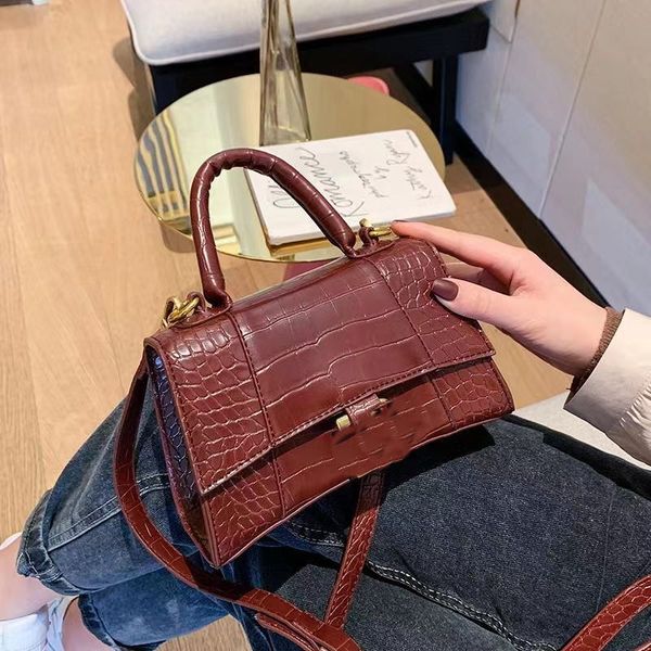 fashion hardware, high-quality crocodile leather classic hourglass bag, leather handbag bag, ladies' european and american fashion shou
fashion hardware, high-quality crocodile leather classic hourglass bag, leather handbag bag, ladies' european and american fashion shou