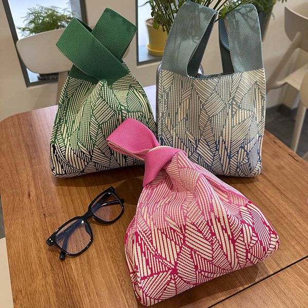 summer new diamond checkered bento bag knitted handbag small design tote bag versatile and large capacity
summer new diamond checkered bento bag knitted handbag small design tote bag versatile and large capacity