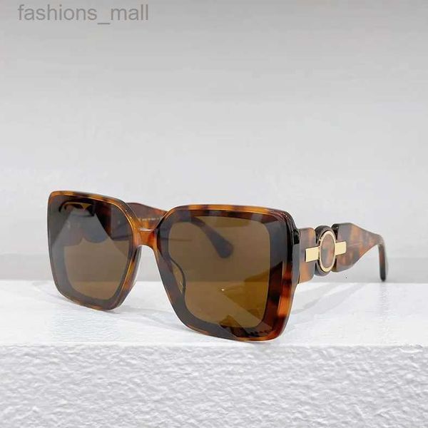 sunglasses for men women designers 5171 style anti-ultraviolet retro eyewear plate plank frame random box, White;black
sunglasses for men women designers 5171 style anti-ultraviolet retro eyewear plate plank frame random box, White;black