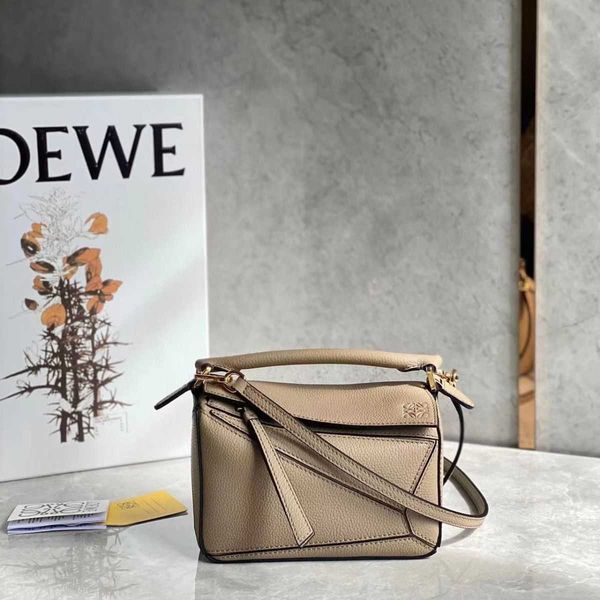 luxury designer loevve bag fashion tote shoulder canvas bags pillow minimal geometric puzzle calfskin women's handbag messenger kwai ce
luxury designer loevve bag fashion tote shoulder canvas bags pillow minimal geometric puzzle calfskin women's handbag messenger kwai ce