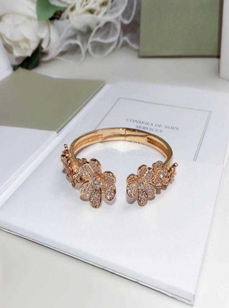 2020 new brand pure 925 sterling silver jewelry for women gold clover bracelet praty wedding jewelry gold flower cuff bangle8990621857070, Black
2020 new brand pure 925 sterling silver jewelry for women gold clover bracelet praty wedding jewelry gold flower cuff bangle8990621857070, Black