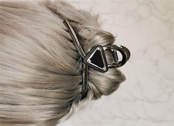 womens designer hairclips metal triangle ladies hair clip with stamp women girl brand barrettes fashion hair accessor9432334, Golden;silver
womens designer hairclips metal triangle ladies hair clip with stamp women girl brand barrettes fashion hair accessor9432334, Golden;silver