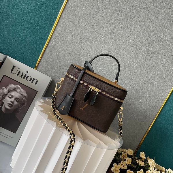 high beauty cosmetics storage bag m45165 leather shoulder crossbody bag designer handbag vanity women's carrying strap makeup bag
high beauty cosmetics storage bag m45165 leather shoulder crossbody bag designer handbag vanity women's carrying strap makeup bag