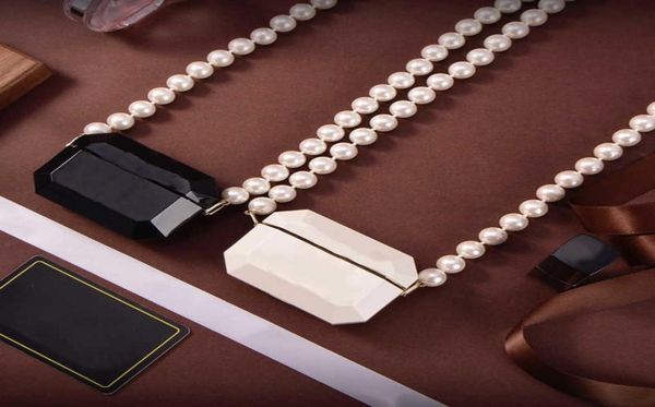 2022 brand fashion jewelry women thick pearls chain necklace party earphone box design necklace white black resin luxury pendant5309403, Silver
2022 brand fashion jewelry women thick pearls chain necklace party earphone box design necklace white black resin luxury pendant5309403, Silver