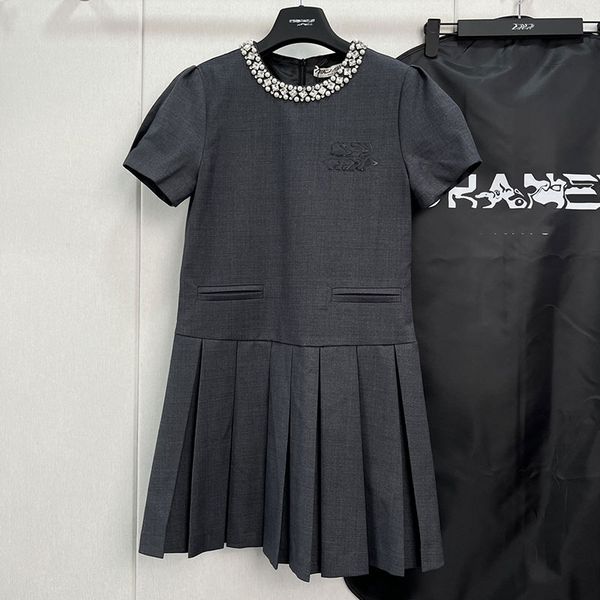 2023designer dress pre autumn new women designer clothing premium feeling studded diamond round neck standing neck bubble sleeve pleated dre, Black;gray
2023designer dress pre autumn new women designer clothing premium feeling studded diamond round neck standing neck bubble sleeve pleated dre, Black;gray
