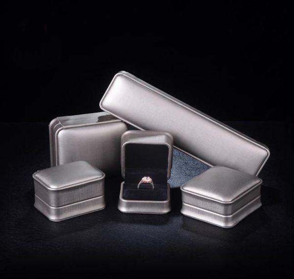 fancy engagement ring box glossy metallic grey pu leather deluxe jewelry cufflink necklace pendant earring bracelet gift packaging4699238, Black;white
fancy engagement ring box glossy metallic grey pu leather deluxe jewelry cufflink necklace pendant earring bracelet gift packaging4699238, Black;white