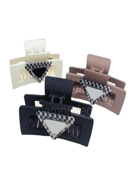classic plaid hairs clamps luxury triangle badge hair clips womens ins fashion barrettes durable barrette3060452, Slivery;golden
classic plaid hairs clamps luxury triangle badge hair clips womens ins fashion barrettes durable barrette3060452, Slivery;golden