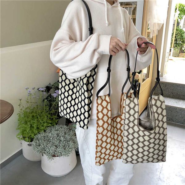 small design knitted one shoulder collection bag for street girls handbag tote bag 
small design knitted one shoulder collection bag for street girls handbag tote bag
