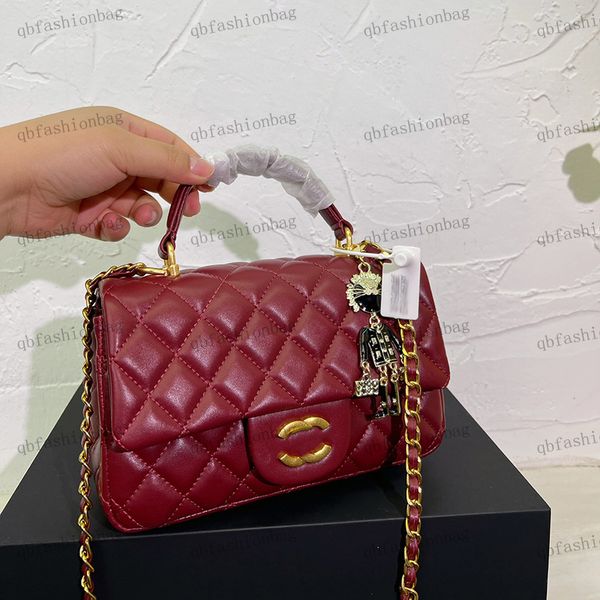 designer womens shoulder bag leather quilted gold hardware metal c buckle matelasse chain handbag crossbody bags cute little lion pendant ma
designer womens shoulder bag leather quilted gold hardware metal c buckle matelasse chain handbag crossbody bags cute little lion pendant ma