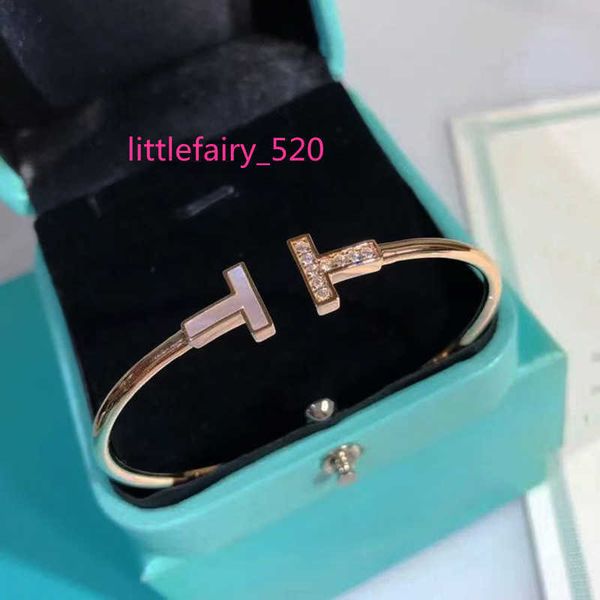luxurys designers bracelet women charm bracelet trend fashion studded with diamonds bracelets boutique gift jewelry good nice pretty, Golden;silver
luxurys designers bracelet women charm bracelet trend fashion studded with diamonds bracelets boutique gift jewelry good nice pretty, Golden;silver