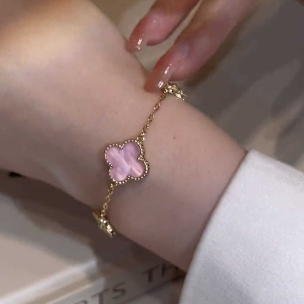 pink plate four leaf micro inlaid with zircon small fresh sweet and lovely women's luxury style lucky grass bracelet, Golden;silver
pink plate four leaf micro inlaid with zircon small fresh sweet and lovely women's luxury style lucky grass bracelet, Golden;silver
