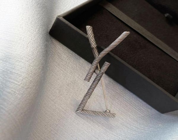 fashion designer broochs for women mens luxury diamonds broochjewelry dress accessory womens black brooches breastpin box new 22069343374, Gray
fashion designer broochs for women mens luxury diamonds broochjewelry dress accessory womens black brooches breastpin box new 22069343374, Gray