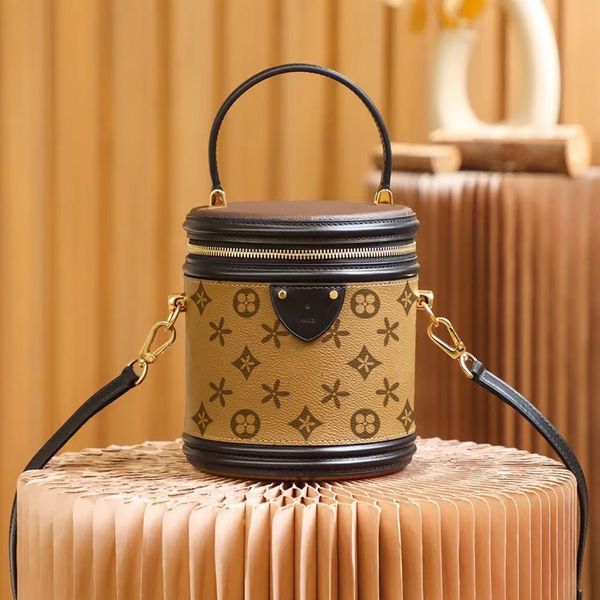m43986 cannes handbags shoulder bags crossbody luxury designer cowhide tote bucket bag women men pochette cylinder travel hobo handbag zippe
m43986 cannes handbags shoulder bags crossbody luxury designer cowhide tote bucket bag women men pochette cylinder travel hobo handbag zippe