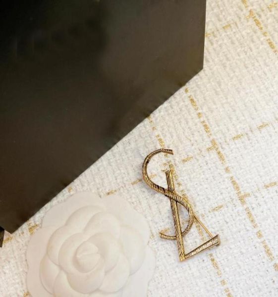 luxury designer jewelry mens womens pin brooch gold letters classic brand brooch suit party dress ornaments beautiful3649310, Gray
luxury designer jewelry mens womens pin brooch gold letters classic brand brooch suit party dress ornaments beautiful3649310, Gray