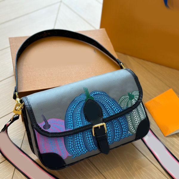 baguette pumpkin bag designer brand bag cross body chains totes luxury handbag fashion shoulder bag women letter purse phone wallet artwork
baguette pumpkin bag designer brand bag cross body chains totes luxury handbag fashion shoulder bag women letter purse phone wallet artwork