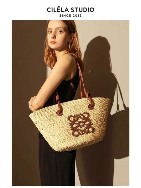 luxury designer loevve bag fashion tote shoulder canvas bags straw woven womens large capacity handheld one vegetable basket advanced sense
luxury designer loevve bag fashion tote shoulder canvas bags straw woven womens large capacity handheld one vegetable basket advanced sense