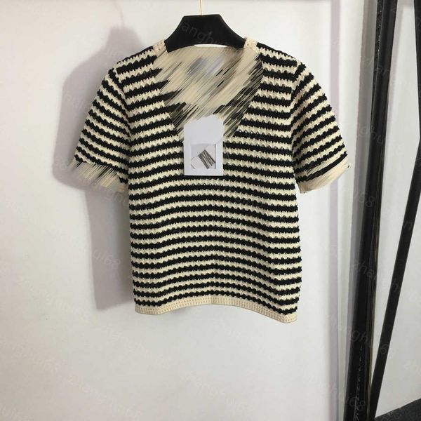23ss womens knits womens designer clothing logo embroidered crew-neck wavy striped sweater crew-neck short-sleeved womens clothes, White
23ss womens knits womens designer clothing logo embroidered crew-neck wavy striped sweater crew-neck short-sleeved womens clothes, White