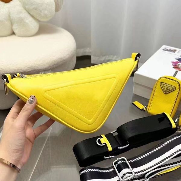 women's wings 2023 litchi pattern new shoulder bag handbag diagonal triangle bag
women's wings 2023 litchi pattern new shoulder bag handbag diagonal triangle bag