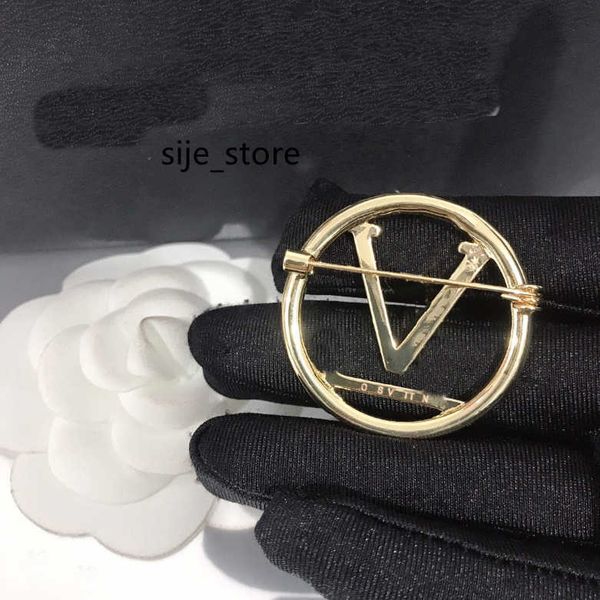 pins brooches romantic girl love brooch 18k gold brooch designer brand letter brooch classic design celtic jewelry wedding party pins family, Gray
pins brooches romantic girl love brooch 18k gold brooch designer brand letter brooch classic design celtic jewelry wedding party pins family, Gray