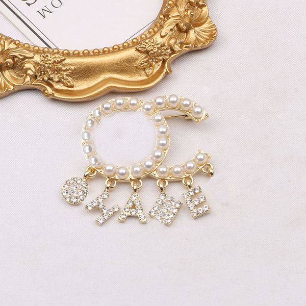 luxury brand designer double letter pins brooches women tassels pearl crysatl pearl rhinestone cape buckle brooch suit pin wedding party jew, Gray
luxury brand designer double letter pins brooches women tassels pearl crysatl pearl rhinestone cape buckle brooch suit pin wedding party jew, Gray