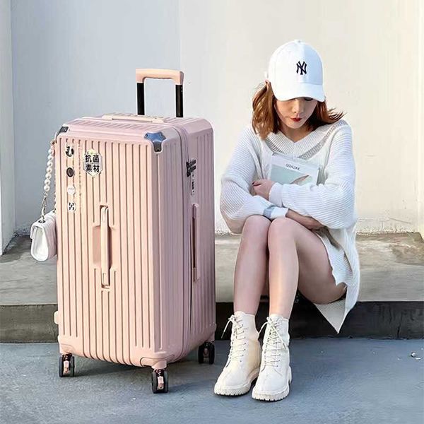 ultra light and large capacity trolley case, 28 inch high appearance luggage, sturdy and durable for women, brake code, travel case 230712
ultra light and large capacity trolley case, 28 inch high appearance luggage, sturdy and durable for women, brake code, travel case 230712