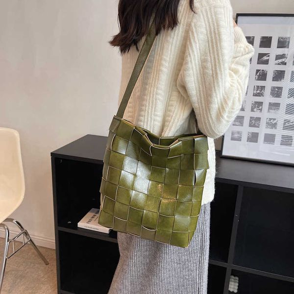 tote bag niche design commuting shoulder bag handmade woven bag new trend temperament women's bag
tote bag niche design commuting shoulder bag handmade woven bag new trend temperament women's bag