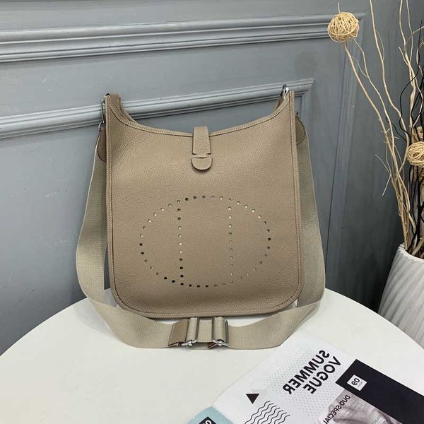 designer bags hemrres autumn and in winter of 2023 h family's new layer cowhide shrunken leather togo pattern evelynn women's bag
designer bags hemrres autumn and in winter of 2023 h family's new layer cowhide shrunken leather togo pattern evelynn women's bag