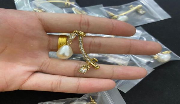 1 piece drop crystal ear cuff hiphop punk pearl earring ear studs skull skeleton head earrings women man halloween party jewelry g8799873, Silver
1 piece drop crystal ear cuff hiphop punk pearl earring ear studs skull skeleton head earrings women man halloween party jewelry g8799873, Silver