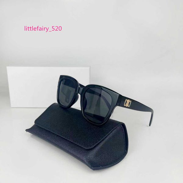 fashion designer sunglasses goggle beach sunglasses men's and women's multiple color options good quality, White;black
fashion designer sunglasses goggle beach sunglasses men's and women's multiple color options good quality, White;black