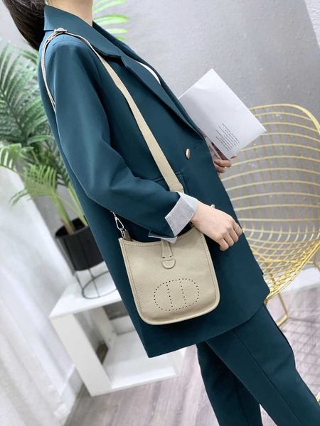designer hemrres bag evelynn new hollowed-out 2023 evelyns women's layer leather messenger mini okec qz2k
designer hemrres bag evelynn new hollowed-out 2023 evelyns women's layer leather messenger mini okec qz2k