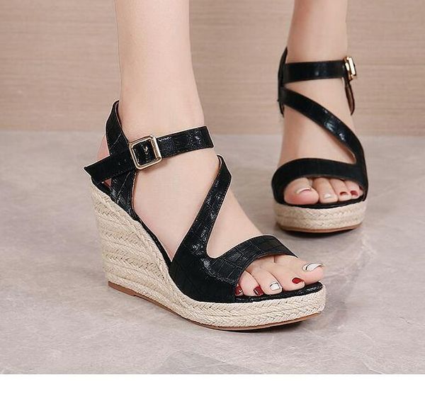 2023 cross border linen plaited thick soled slippers for women to wear outside in summer straight line cross with rhinestone sandals women h, Black 
2023 cross border linen plaited thick soled slippers for women to wear outside in summer straight line cross with rhinestone sandals women h, Black