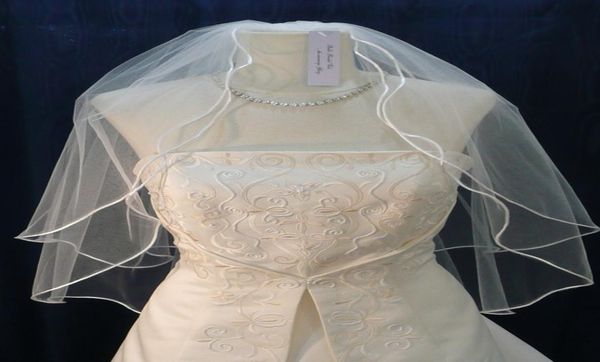 whtie ivory wedding veil champagne elbow length ribbon edge bridal veil with comb7012272, Black
whtie ivory wedding veil champagne elbow length ribbon edge bridal veil with comb7012272, Black
