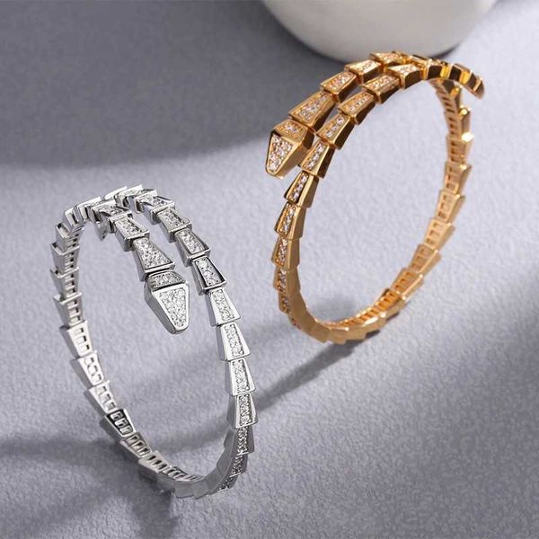 seiko bone plated 18k full snake opening design with diamond bracelet, Golden;silver
seiko bone plated 18k full snake opening design with diamond bracelet, Golden;silver