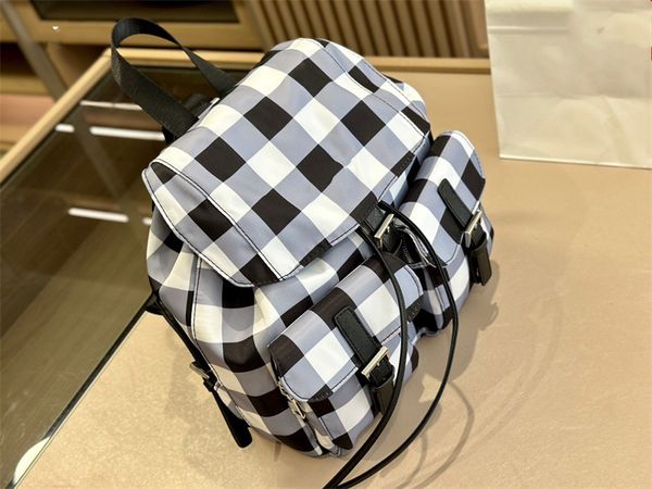 2023 new fashion designer backpack classic nylon waterproof wallet large capacity schoolbag travel bag multi-pocket size 32cm
2023 new fashion designer backpack classic nylon waterproof wallet large capacity schoolbag travel bag multi-pocket size 32cm