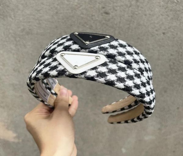 2022 p brand designer letter printing headbands for women widebrimmed cloth fabric headwear street fashion headscarf black white 7176915, Silver
2022 p brand designer letter printing headbands for women widebrimmed cloth fabric headwear street fashion headscarf black white 7176915, Silver