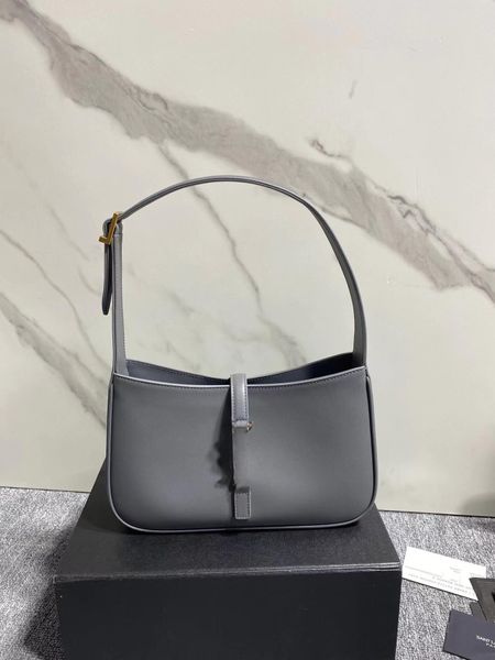 luxury bags handbagsdesigner bag clutch handbags gold hardware ladies handbags smooth leather elegant atmosphere versatile
luxury bags handbagsdesigner bag clutch handbags gold hardware ladies handbags smooth leather elegant atmosphere versatile
