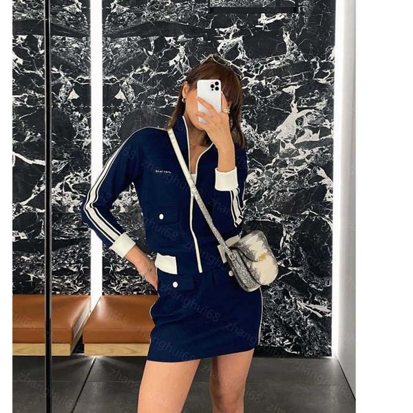 23ss skirt set womens designer clothing white ribbon splicing dark blue preppy double pocket stand collar jacket half skirt sets womens clot
23ss skirt set womens designer clothing white ribbon splicing dark blue preppy double pocket stand collar jacket half skirt sets womens clot