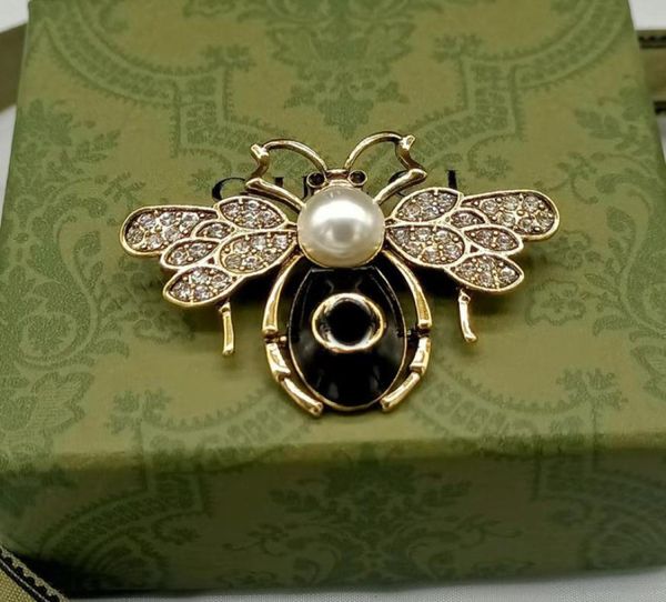 famous design gold bee letters luxurys desinger brooch women rhinestone pearl letter brooches suit pin fashion jewelry clothing de2912877, Gray
famous design gold bee letters luxurys desinger brooch women rhinestone pearl letter brooches suit pin fashion jewelry clothing de2912877, Gray