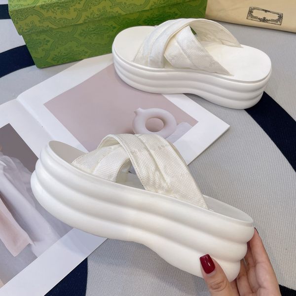 2023 luxury sandals designer women flip flops slipper fashion genuine leather slides metal chain ladies casual shoes 35-42, Black
2023 luxury sandals designer women flip flops slipper fashion genuine leather slides metal chain ladies casual shoes 35-42, Black
