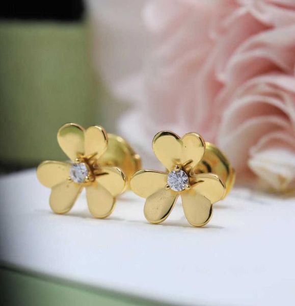 european luxury fashion lucky grass gold earrings for women platinum s925 sterling silver sweet and delicate ufo earplugs brand8168347, Golden
european luxury fashion lucky grass gold earrings for women platinum s925 sterling silver sweet and delicate ufo earplugs brand8168347, Golden