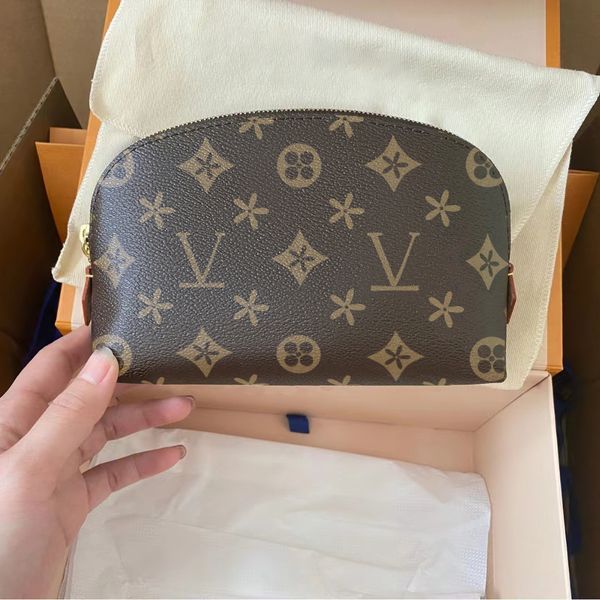 luxurys m47515 small cosmetic make up bags womens designer mini pochette purse clutch toiletry travel makeup bag mens genuine leather tote s
luxurys m47515 small cosmetic make up bags womens designer mini pochette purse clutch toiletry travel makeup bag mens genuine leather tote s