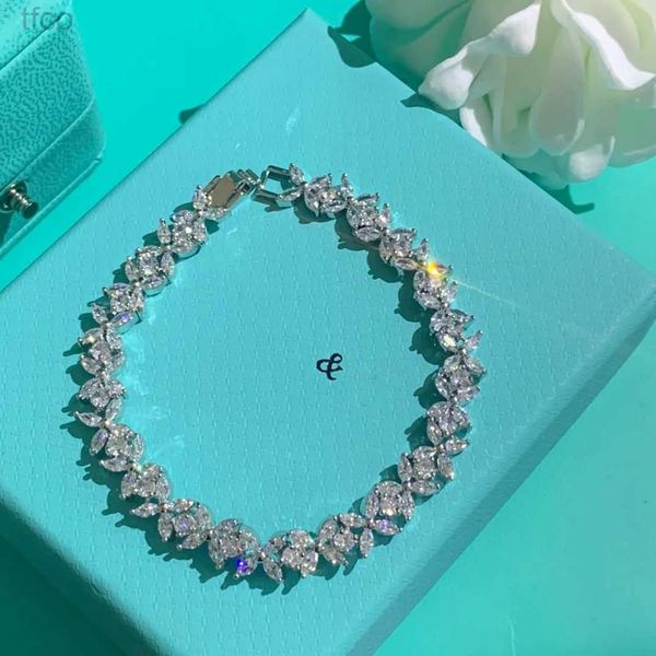 designer bracelets charm luxurys designers for women charm bracelet trendy fashion elegant string of beads party diamond jewelry gift wholes, Golden;silver
designer bracelets charm luxurys designers for women charm bracelet trendy fashion elegant string of beads party diamond jewelry gift wholes, Golden;silver