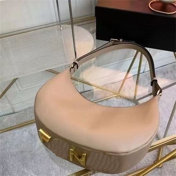 2023 quality women's handbag designer bag round ring design high-grade leather one-shoulder messenger bag cowhide thin shoulder strap m
2023 quality women's handbag designer bag round ring design high-grade leather one-shoulder messenger bag cowhide thin shoulder strap m