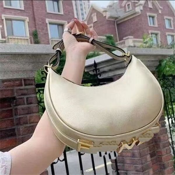 quality women's handbag designer bag round ring design high-grade leather one-shoulder messenger bag cowhide thin shoulder strap mini b
quality women's handbag designer bag round ring design high-grade leather one-shoulder messenger bag cowhide thin shoulder strap mini b