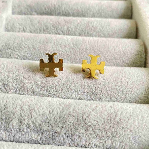 hollow designer boy men letter stud earring 18k rose gold silver studs earrings women girl wedding party jewelry never fade, Golden;silver
hollow designer boy men letter stud earring 18k rose gold silver studs earrings women girl wedding party jewelry never fade, Golden;silver
