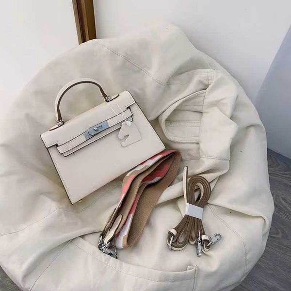 luxury designer tote bags h home kelys online store silver buckle 2023 new advanced leather bag second generation mini small cross body hand
luxury designer tote bags h home kelys online store silver buckle 2023 new advanced leather bag second generation mini small cross body hand