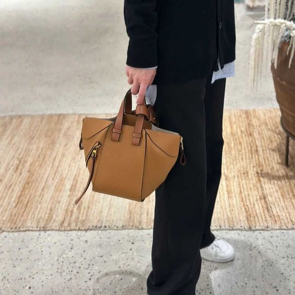 luxury designer loevve bag fashion tote shoulder canvas bags hanging bed small cowhide deformation large capacity commuter one crossbody for
luxury designer loevve bag fashion tote shoulder canvas bags hanging bed small cowhide deformation large capacity commuter one crossbody for
