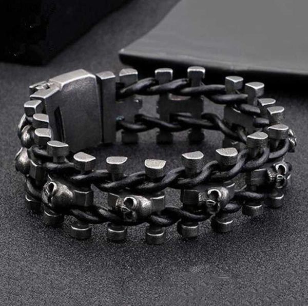 classic vintage gothic style men's metal bracelet with small skull charm street motorcycle punk wrist jewelry l230704, Black
classic vintage gothic style men's metal bracelet with small skull charm street motorcycle punk wrist jewelry l230704, Black