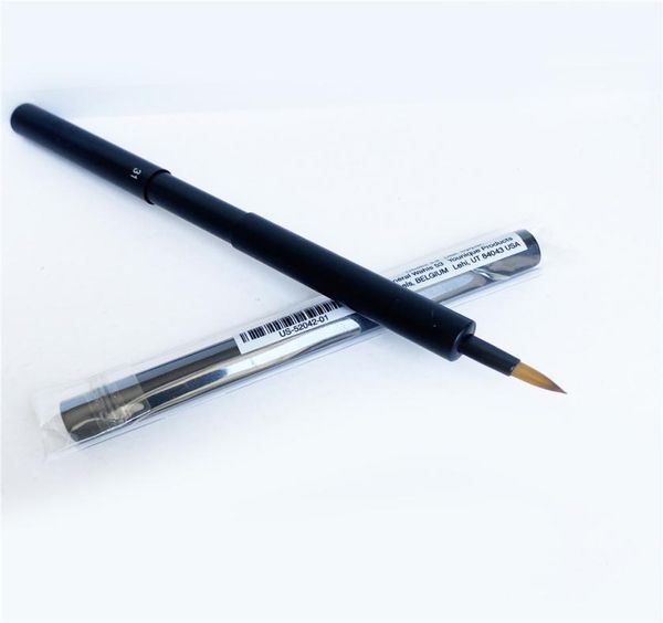 retractable lip brush n°31 the perfect tool for applying lipstick and gloss synthetic hair makeup brush4054504
retractable lip brush n°31 the perfect tool for applying lipstick and gloss synthetic hair makeup brush4054504